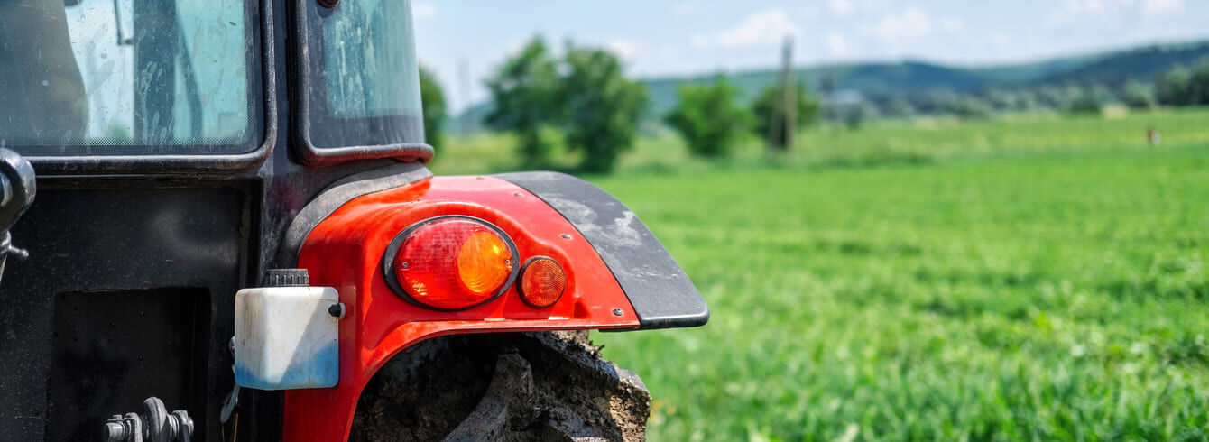 Véhicules agricoles : le freinage à double ligne devient la norme en 2025