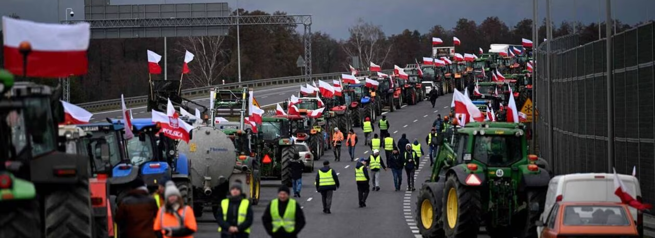 Les agriculteurs polonais mettent fin à leur dernier barrage routier à la frontière ukrainienne