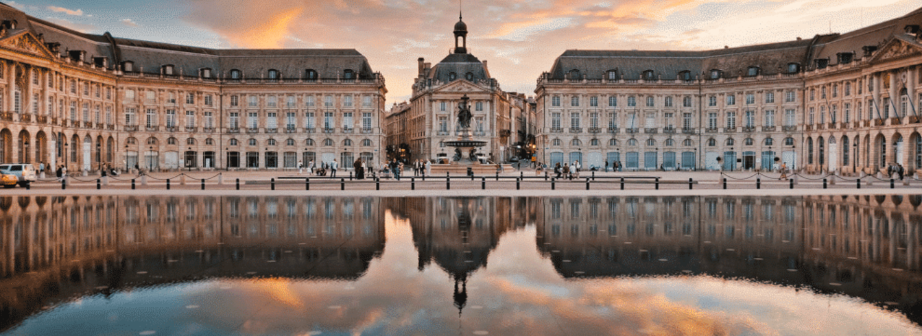 Le miroir d'eau de Bordeaux de nouveau en service avec un mois de retard