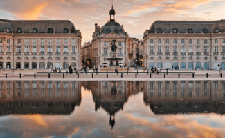 Le miroir d'eau de Bordeaux de nouveau en service avec un mois de retard