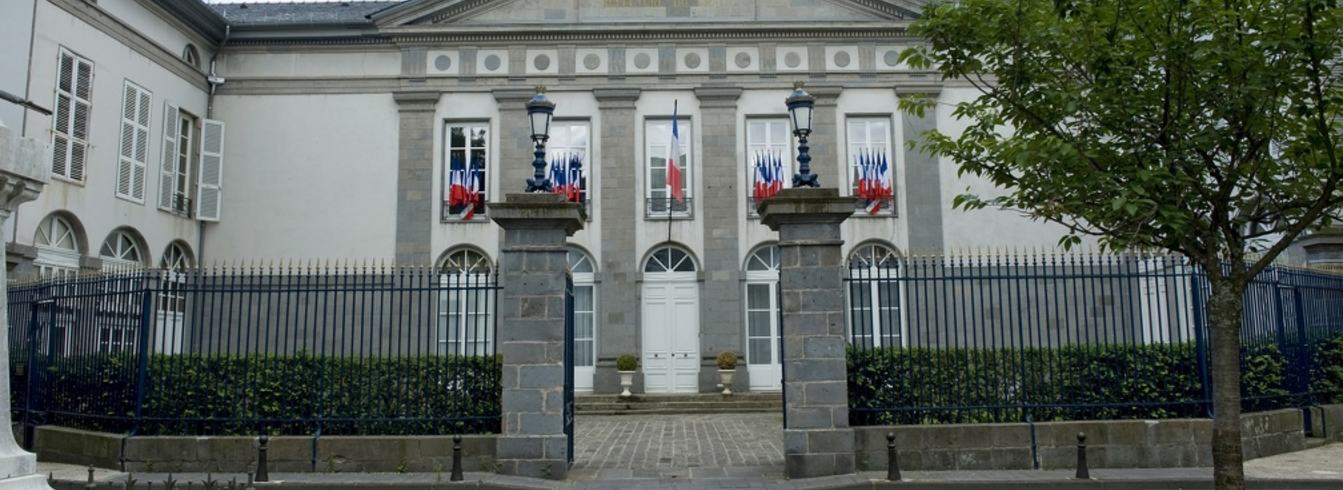 Une action « coup de poing » à Aurillac de la part d’agriculteurs