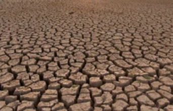 Terre rouge aride