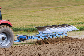 charrue dechaumeuse tractee