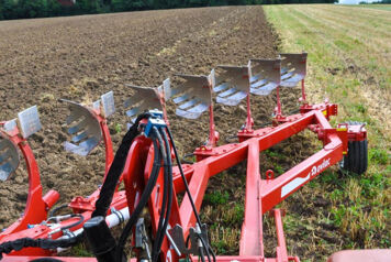 charrue dechaumeuse vue zoom arriere