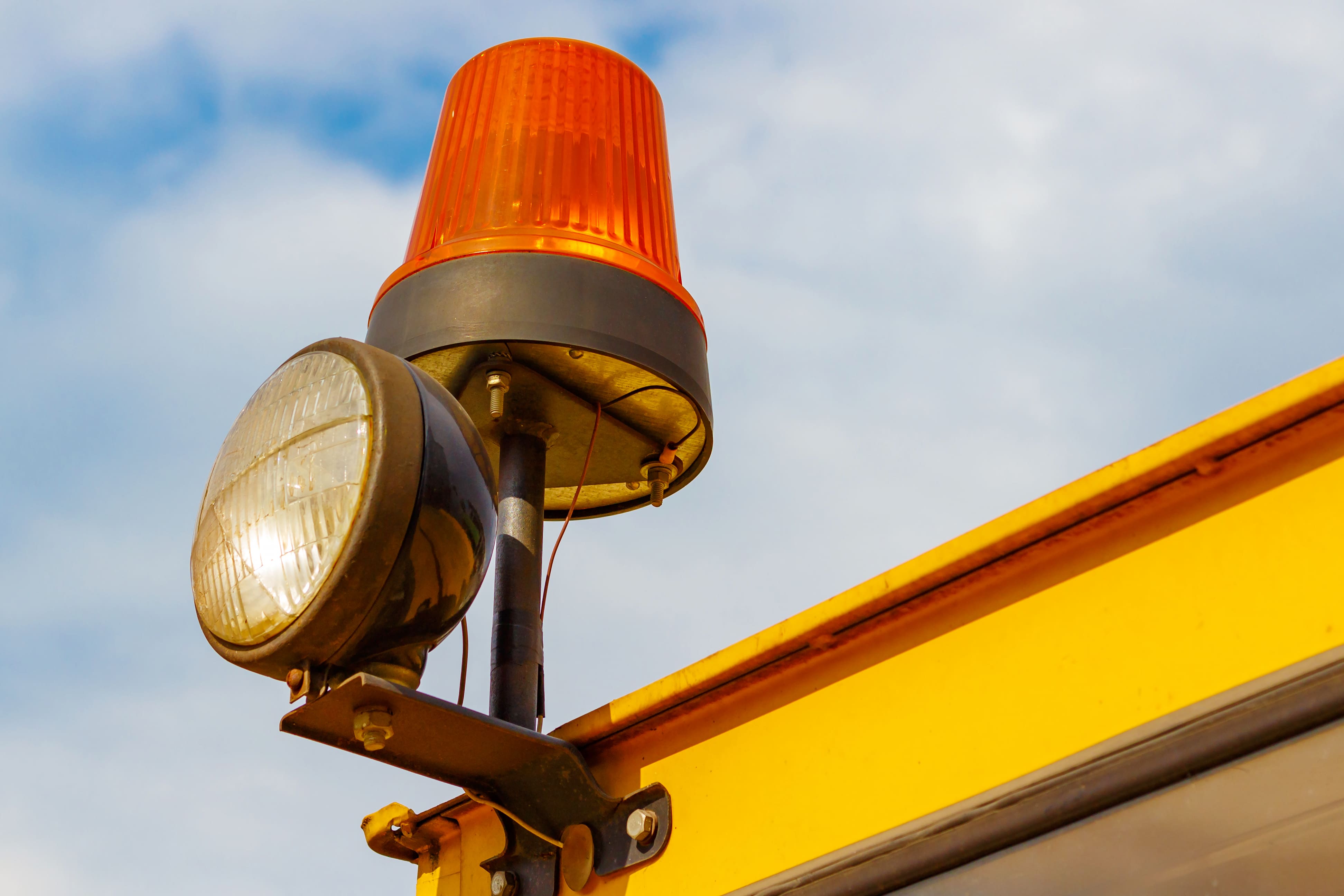 zoom gyrophare orange tracteur