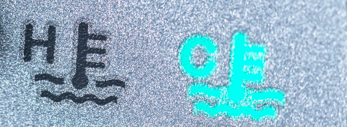 voyant liquide de refroidissement allumé bleu sur un côté et éteint sur l'autre